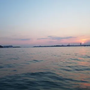 Biennale Flat In Giardini Venedig